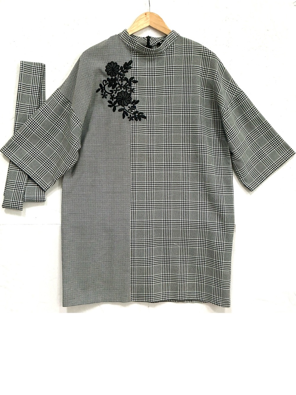 Zara Houndstooth Plaid Shift Dress with Black Embroidery size L